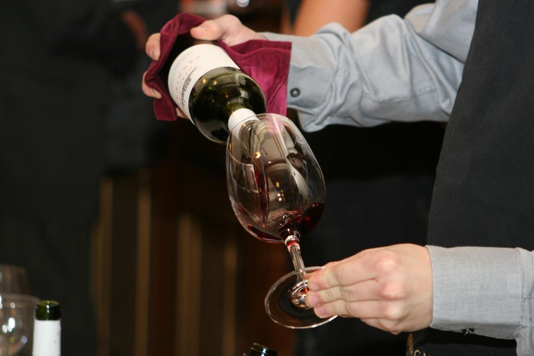 Degustacja wina – o czym świadczy kolor, zapach i smak? 