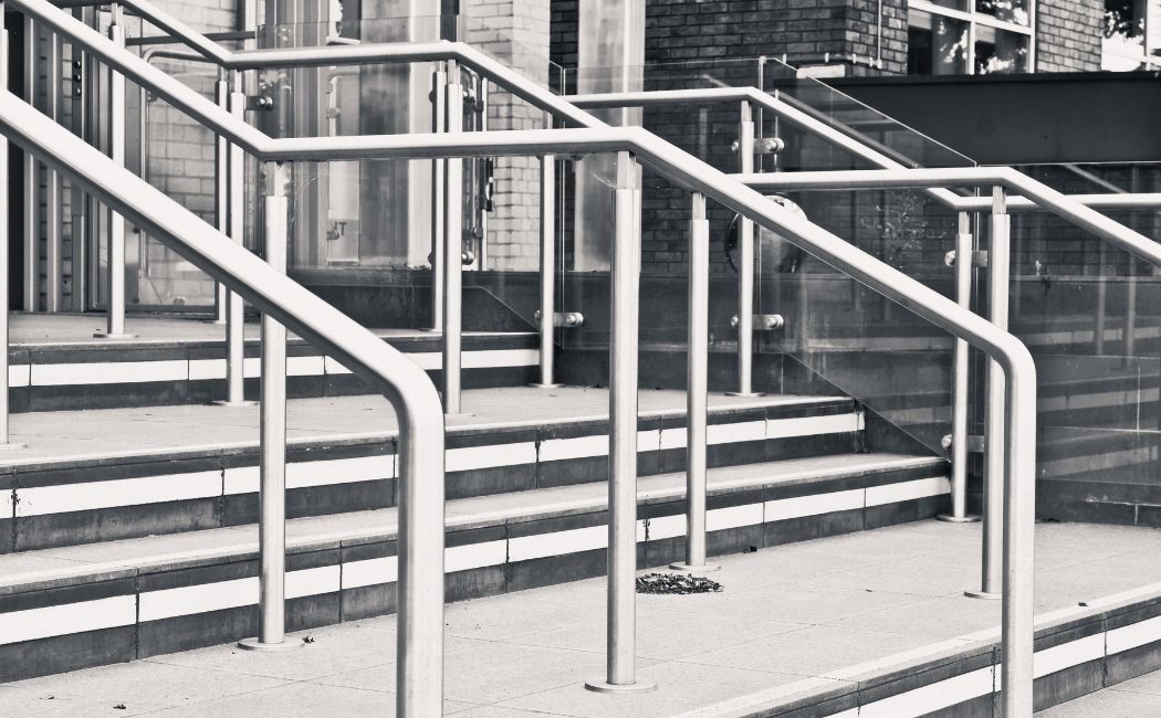 Jak właściwie zastosować balustradę?
