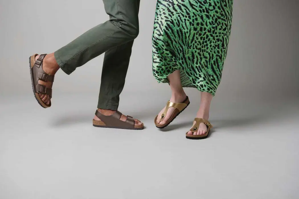 Letnie stylizacje z klapkami Birkenstock. Zobacz nasze propozycje na wakacje w górach, nad morzem i w mieście
