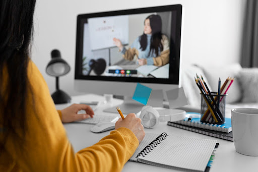 Jakie są korzyści nauki angielskiego przez Skype?