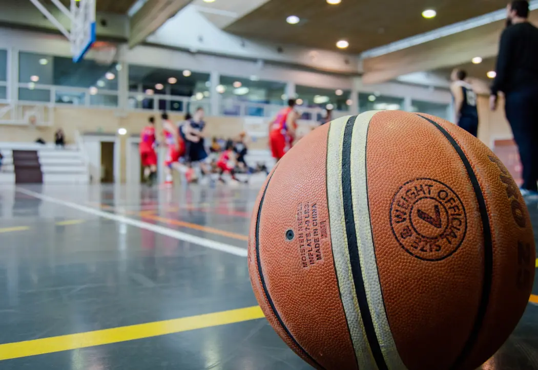 Rozwój umiejętności i strategii w treningach koszykówki