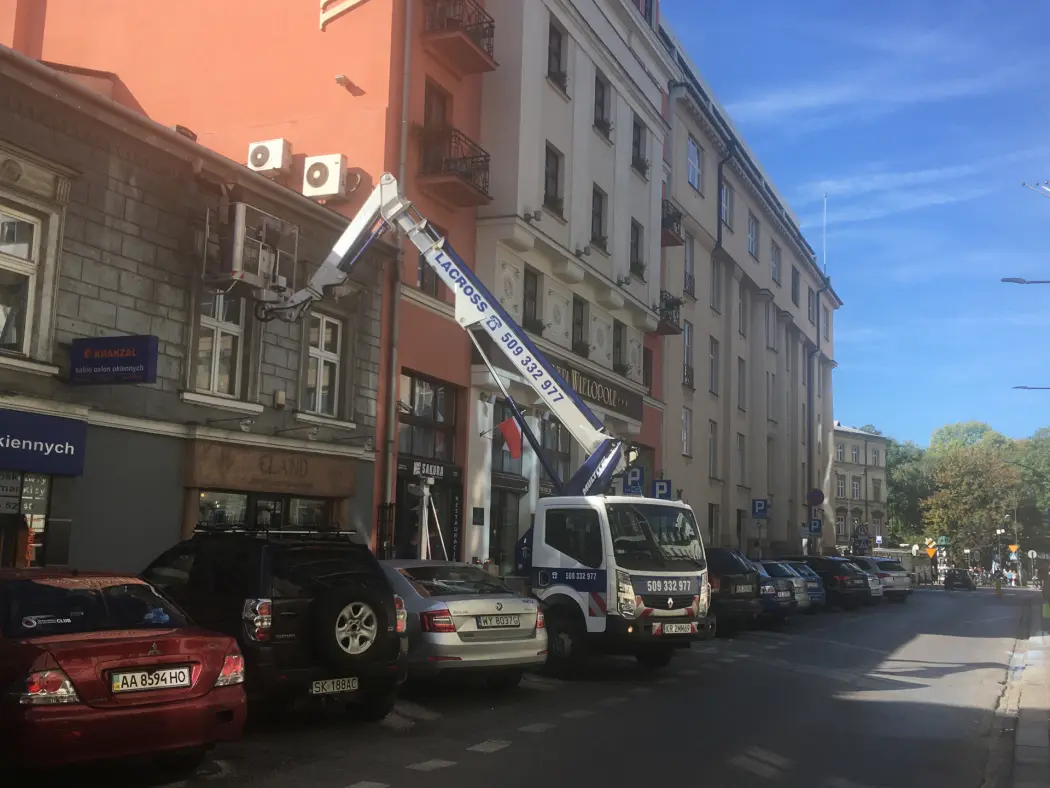 Jak bezpiecznie przeprowadzić prace na wysokości?