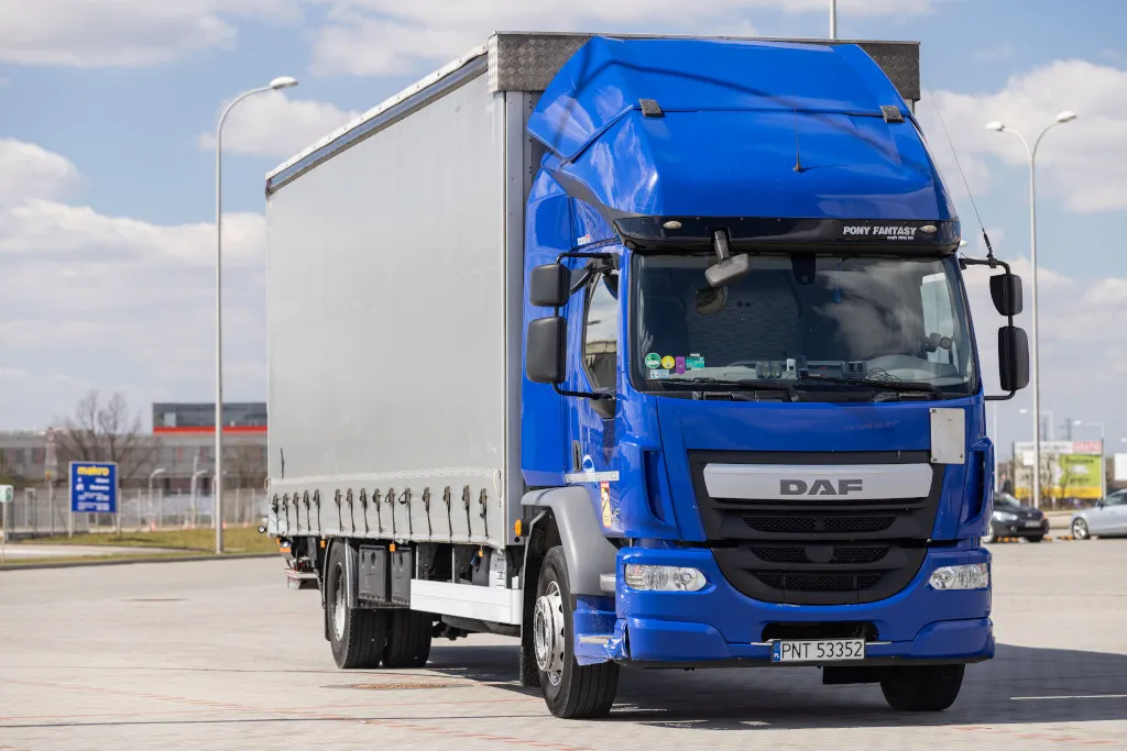 Logistyka i organizacja transportu towarów w Krakowie - na jakie usługi przewozowe można liczyć?