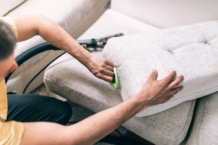 Czyszczenie tapicerki meblowej w Krakowie Nowej Hucie - komu powierzyć?