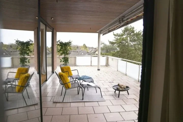 Co jest lepsze markiza czy parasol? Sprawdź, co lepiej sprawdzi się na Twoim tarasie!
