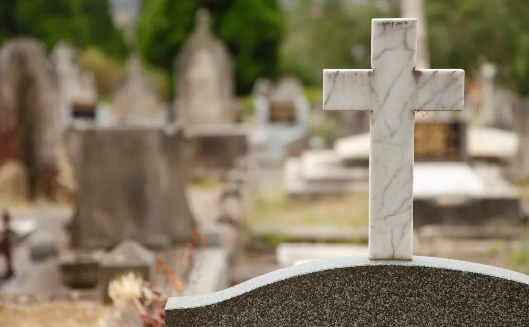 Ile kosztuje miejsce na cmentarzu w Krakowie? Cennik, zasady i opłaty za pochówek
