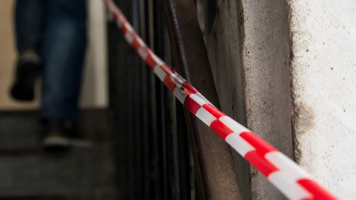 Wtargnął do domu 19-latka i dusił go. Zabrali 80 tysięcy złotych