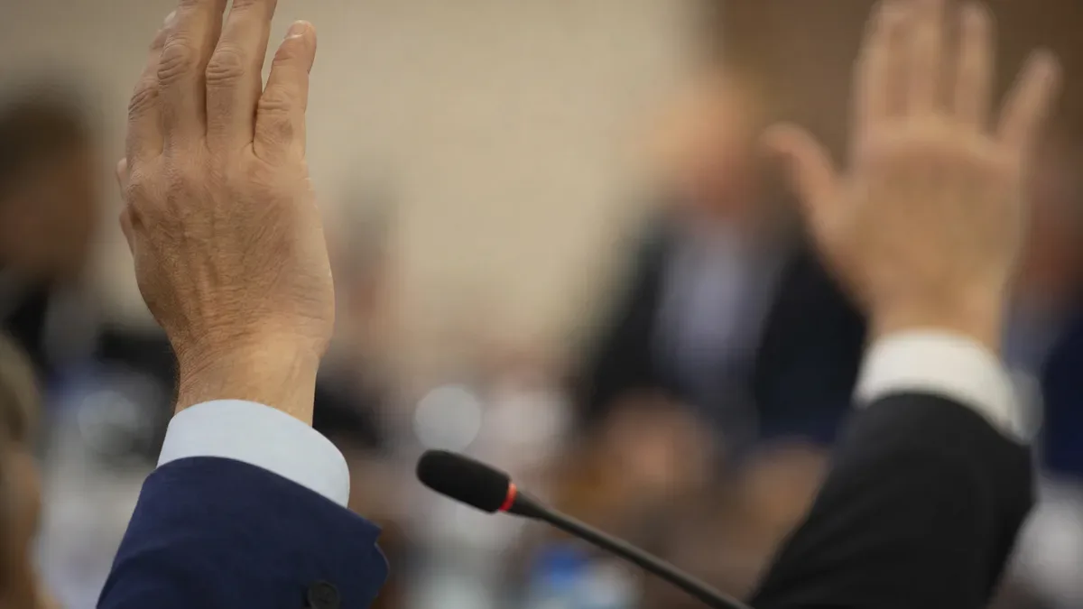 Radni powiatu krakowskiego zajmą się suszą, powodzią i opłatami za auta