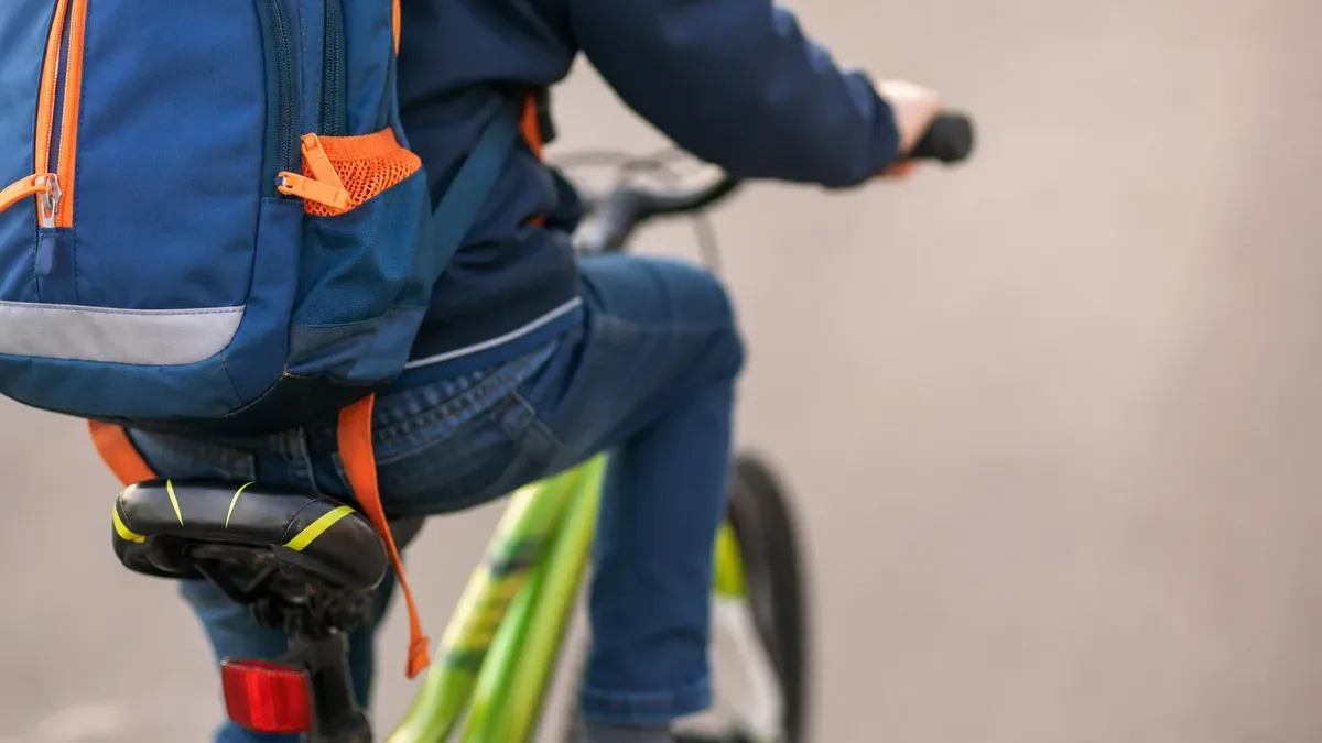 Najpierw test, potem praktyka. Uczniowie w Krakowie zdawali kartę rowerową