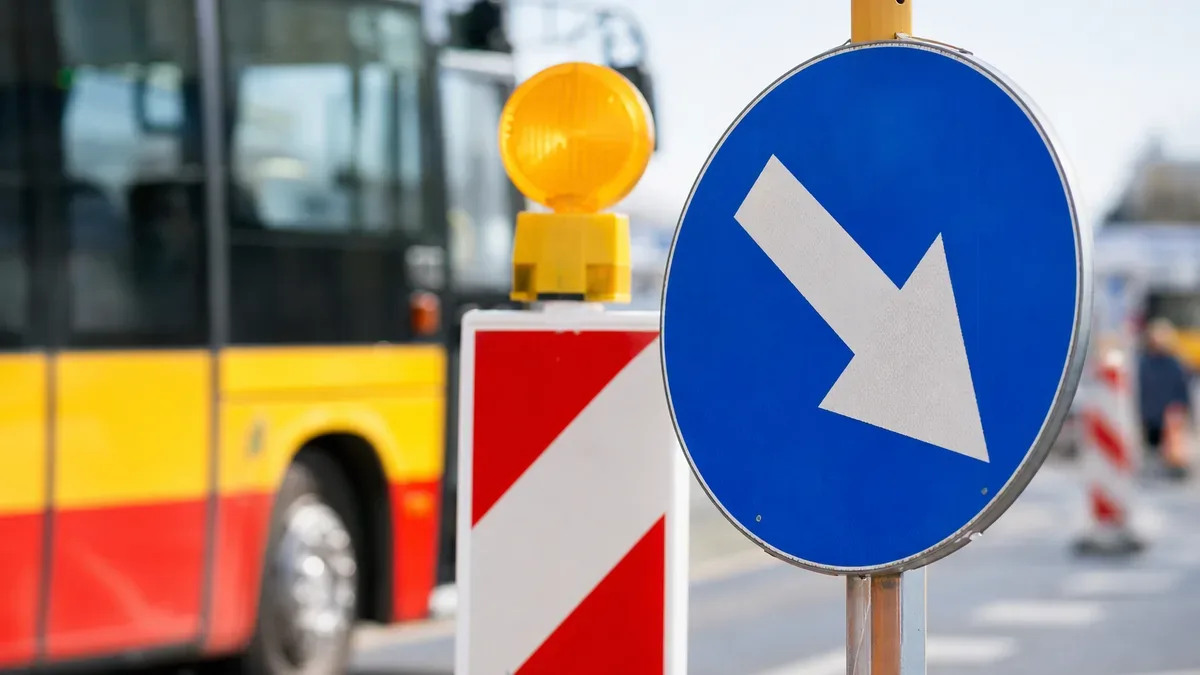 Ruch dwukierunkowy na Łowińskiego zmieni trasy autobusów i oznaczenia przystanków
