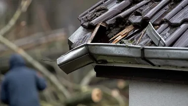 Burze zniszczyły dachy i posesje. Najtrudniejsza sytuacja w Dobczycach