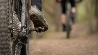 Błoto, kamienie i 86 kilometrów walki. 500 kolarzy na Kościuszkowskim Klasyku