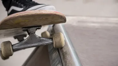 Skatepark, scena i kręgielnia plenerowa. Nowa przestrzeń w Porębie Żegoty