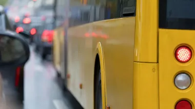 Autobusy z opóźnieniami do 30 minut przy Petőfiego i Okulickiego
