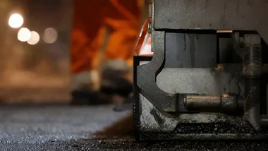 Nocne zwężenia na Obrońców Krzyża. Remont między rondem a Kocmyrzowską