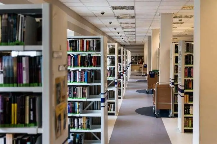 Radio Rajska: biblioteka na Rajskiej przekształca się w radiowe słuchowisko literackie