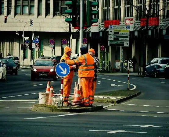 Wstrzymanie przygotowań do lewoskrętu na Alejach Trzech Wieszczów przez ZDMK