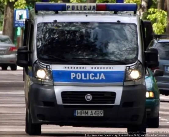 Policjanci promują bezpieczeństwo podczas pikniku w Dąbiu