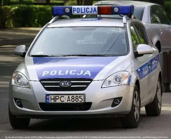 Krakowscy policjanci promują bezpieczeństwo w szkołach poprzez odblaski