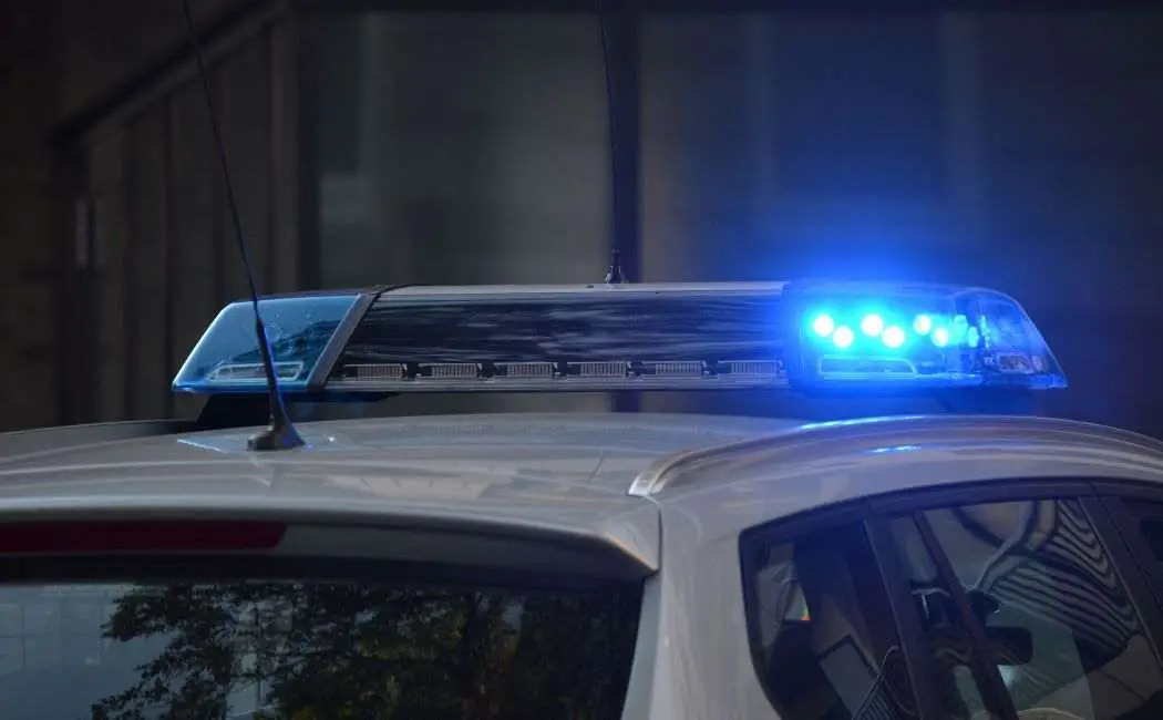 Zastępca Komendanta Policji w Krakowie promuje zawód policjanta w szkołach