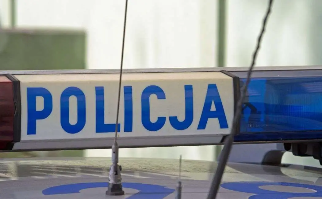 Policjanci uczą przedszkolaków zasad bezpieczeństwa na drodze w Krakowie