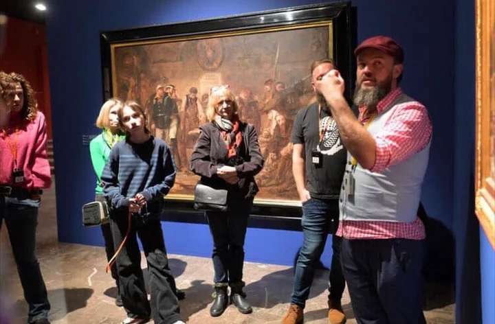 Obrazek przedstawia grafikę promocyjną wydarzenia Zwiedzanie obrazu „Dama z gronostajem” w Muzeum Książąt Czartoryskich — oprowadzanie z przewodnikiem