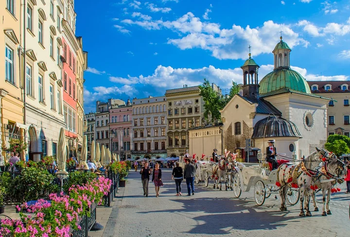 Obrazek przedstawia grafikę promocyjną wydarzenia Wycieczka 3-dniowa: Kraków, Łagiewniki i Wieliczka z wyjazdem z Bydgoszczy