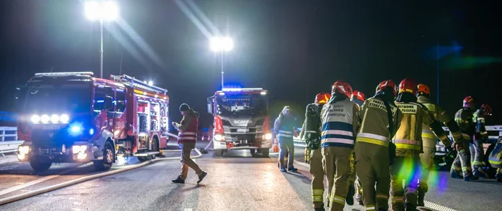 Autobus z rannymi i akcja na estakadzie. PSP ćwiczyła na budowanej S7