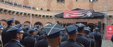 W Krakowie otwarto bramy miasta - strażacy pokazali plecak ewakuacyjny
