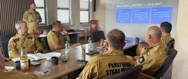 Drony nad akcją ratunkową. Strażacy z Krakowa omawiają procedury