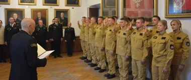 Ślubowanie i awanse w krakowskiej straży pożarnej. Wręczono też wyróżnienia
