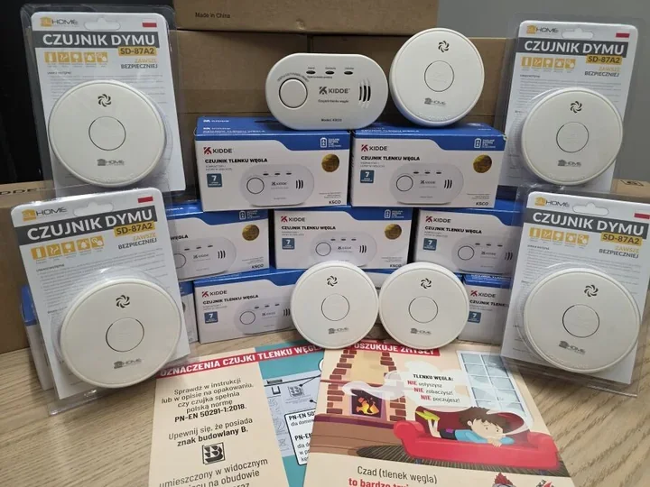 Czujniki dymu i czadu trafią do najbardziej potrzebujących – miasto rozdaje blisko 800 urządzeń