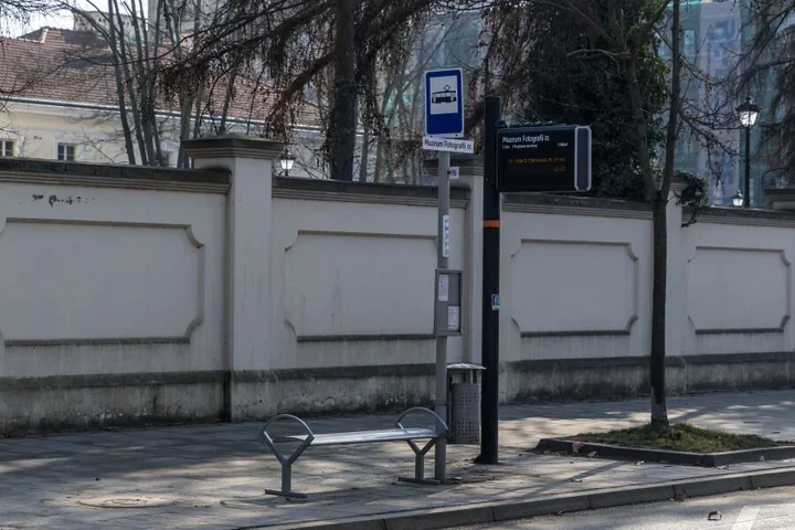 50 nowych ławek na przystankach – wygodniej dla pasażerów Krakowa