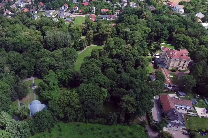 Park Decjusza ma odzyskać dawny układ. Alejki naprawią najpierw