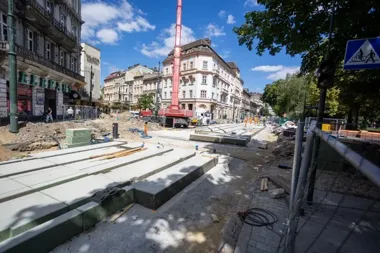 Przy Bagateli powstaje nowy węzeł torowy. Płyty już na miejscu