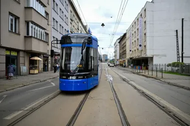 Starowiślna przejdzie remont od torów po chodniki. Ulica pozostanie przejezdna