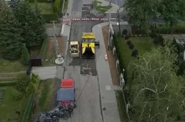 Tyniecka zostanie otwarta wcześniej. Autobusy wracają na stałe trasy