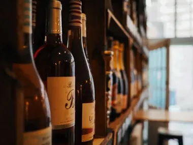 Sklepy z alkoholem przestaną sprzedawać wcześniej. Nowe zasady w Krakowie