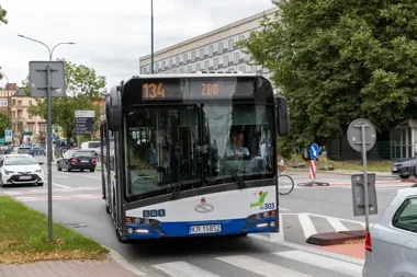 Zoo i Ojców z dodatkowymi autobusami. Zmiany w weekendowych liniach