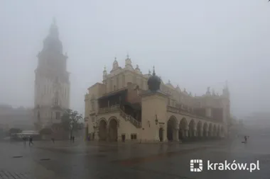 Gęsta mgła ograniczy widzialność w Krakowie. Możliwa śliska nawierzchnia