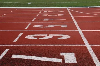 Biegi, skoki i rzuty na stadionie AKF. To ostatnie zawody w tym roku