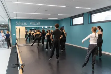 Jedyna taka klasa w Polsce działa w Krakowie. Taniec zajmuje tu 7 godzin tygodniowo