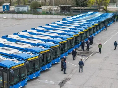 Nowe autobusy wjechały na krakowskie trasy i przyspieszają koniec starych diesli