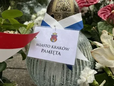Kraków wraca do Zagajewskiego przy grobie poety zapłonie znicz pamięci