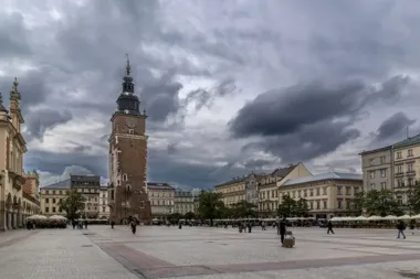 Burze nad Krakowem. Prognozy mówią o ulewach, gradzie i silnym wietrze