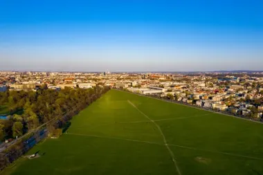 Błonia pod czujnym nadzorem. Kraków sprawdza budowę przy Kraszewskiego