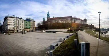 Plac przy Wawelu znów pod lupą – krakowianie ocenią nową koncepcję