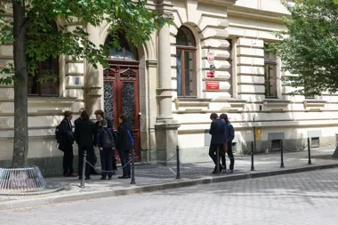 Ostatni dzwonek w mundurze. Przed absolwentami matura i egzaminy zawodowe