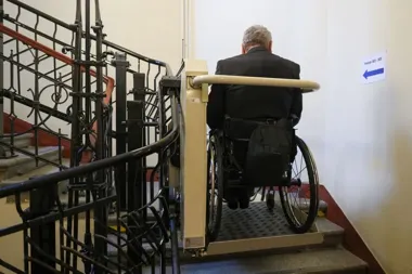 Kraków usuwa stare bariery w komunalnych blokach i przychodniach