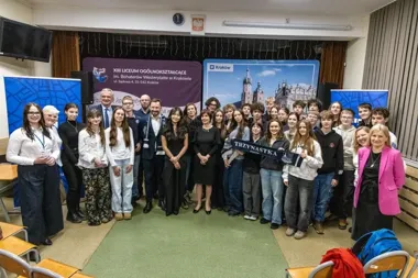 Uczniowie XIII LO próbowali rozgryźć plany miasta – od metra po edukację